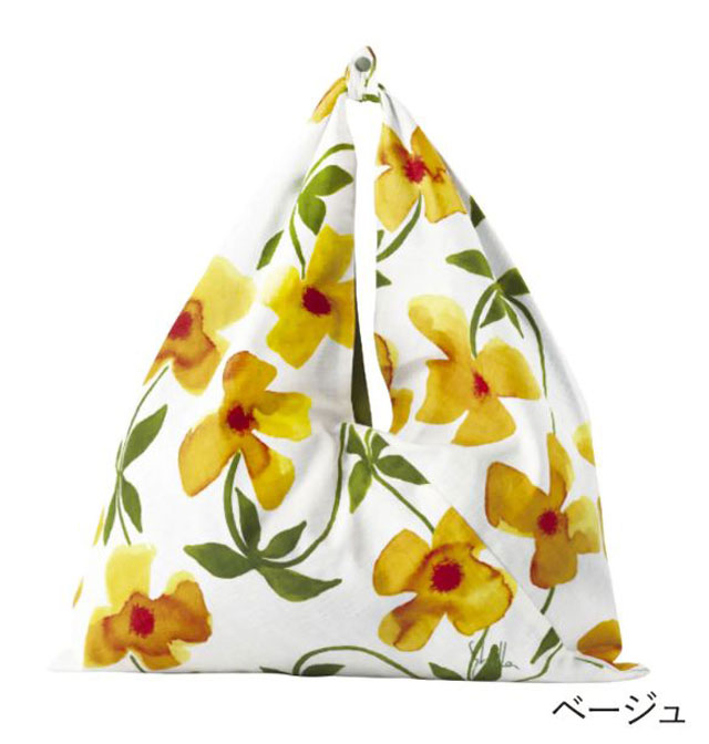 　　シビラ-Sybilla-の東袋 　・品質　 綿100%（サザンクロス） 　・サイズ　約57.5（持ち手含む）×45cm　 　・パッケージ入り 　※柄の出方は1点1点異なります。 Sybilla　シビラ スペインの女性デザイナー・シビラの世界は、洗練されたリゾートっぽさが特徴。 モダンなセンスが人気のデザイナー「シビラ - sybilla」の東袋。 サイズは57.5cm(持ち手含む)×45cm でちょっとしたお出かけにぴったりなサイズ。 生地は綿100％でところどころにフシのある、紬のようなしっかりとした生地になっています。 その魅力はなんといっても「柄」 現代の女性のセンスにあったモダンな柄は、持っているだけでちょっとしたアクセントになりますね！ 　『シビラ』 スペインのデザイナーズブランド「Sybilla」の風呂敷シリーズ。 シビラカラーと呼ばれる独特の色彩は、ときに優雅に、ときにエキゾチックに暮らしを彩ります。 ※こちらの商品はお取り寄せになります。場合によって1週間程度お待ち頂く可能性がございます。ご了承ください。　　シビラ-Sybilla-の東袋 　・品質　 綿100%（サザンクロス） 　・サイズ　約57.5（持ち手含む）×45cm　 　・パッケージ入り 　※柄の出方は1点1点異なります。 Sybilla　シビラ スペインの女性デザイナー・シビラの世界は、洗練されたリゾートっぽさが特徴。 モダンなセンスが人気のデザイナー「シビラ - sybilla」の東袋。 サイズは57.5cm(持ち手含む)×45cm でちょっとしたお出かけにぴったりなサイズ。 生地は綿100％でところどころにフシのある、紬のようなしっかりとした生地になっています。 その魅力はなんといっても「柄」 現代の女性のセンスにあったモダンな柄は、持っているだけでちょっとしたアクセントになりますね！ 　『シビラ』 スペインのデザイナーズブランド「Sybilla」の風呂敷シリーズ。 シビラカラーと呼ばれる独特の色彩は、ときに優雅に、ときにエキゾチックに暮らしを彩ります。 ※こちらの商品はお取り寄せになります。場合によって1週間程度お待ち頂く可能性がございます。ご了承ください。