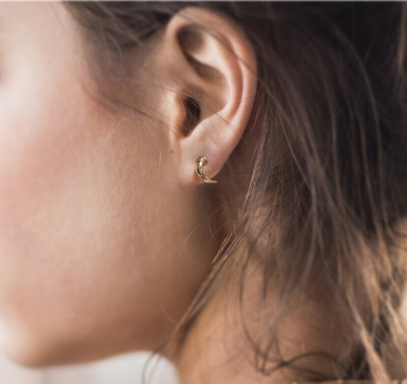 【国内甲府ブランド】 ピアス 18K 三日月 カーブ 【LUZON ルゾン】 ムーンピアス 18金 ピアス 18k 小さめ つけっぱなし ゴールドピアス レディース ジュエリー アクセサリー フープ カジュアル 大人 可愛い セカンドピアス 保証 ハーフフープ ピアスの商品画像 3