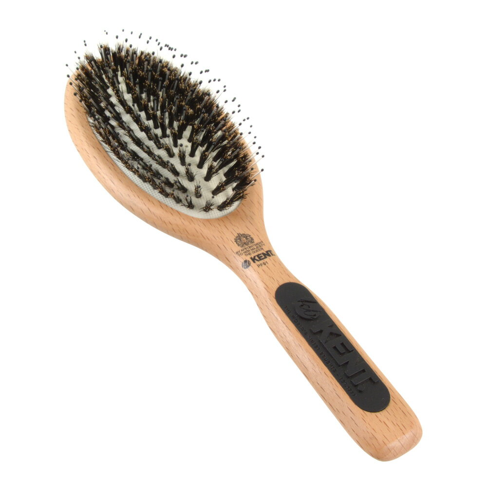 Large Porcupine brush 商品番号 PF01 サイズ 本体： 約 22.5 × 6.5cm 重さ 約 85g JANコード 5 011637 074895 すべての髪をやさしくとき、整えます。 このゴムクッションに収められた純粋なブリッスル・ナイロンブラシは、髪につやと輝きをもらたす自然なコンディショニング・オイルを刺激するのに最適です。 髪をのばし、一般的な使用に優れたブラシです。地肌までしっかりと届くペネトロン繊維も加えられ、髪を清潔に美しく整えてくれます。ジョージ3世（1760〜1820年）の時代から王室ご用達の指定を受けています。
