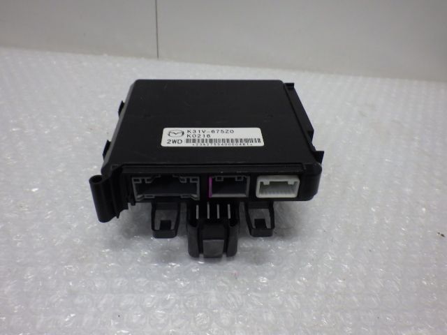 【商品情報】取り外し前に動作確認済 車名/グレード CX-60/XD Lパッケージ 型式 3DA-KH3P 型式類別 20462-0002 車体番号 1047## 年式 2023/03 走行距離 4992km エンジン型式/ミッション型式/駆動 T3-VPTS8AT2WD 車色/カラーNo/トリムNo&nbsp; 黒41W 商品情報&nbsp; エレクトリツク サプライ ユニツト K31V-675Z0 K0216 2WD 割れやカケは見受けられません動作確認済み付属品や状態などの詳細は画像にてご確認ください。弊社では欠品部品の判断は出来かねますので必ず落札者様にて画像をご参考にご判断をお願い致します。 全体小傷有 画像を参考にしてください 本商品は適合確認ができかねます。 ※画像の表示がない場合はお問合せください。発送方法 個人宅への配送可　西濃運輸にて発送運送会社の指定・選択はできません。上記の発送方法になります。 お問い合わせ番号 a202403134※お問合せの際スタッフにお伝えください。※画像の表示がない場合はお問合せください。 ◆購入前に必ずお読み下さい◆◆購入手続きを行って頂いた時点で会社概要の内容に同意したものと判断させて頂きます◆