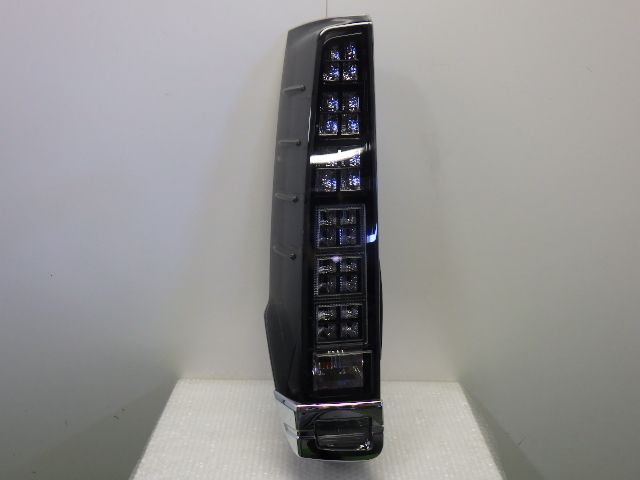 ★ヴォクシー ハイブリッド ZS 煌2 ZWR80W★左 テールランプ 28-232 純正 中古 テールライト