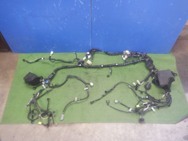 ★シエンタ NSP170 G 前期★エンジンルームメインハーネス ヒューズボックス 82111-5D880