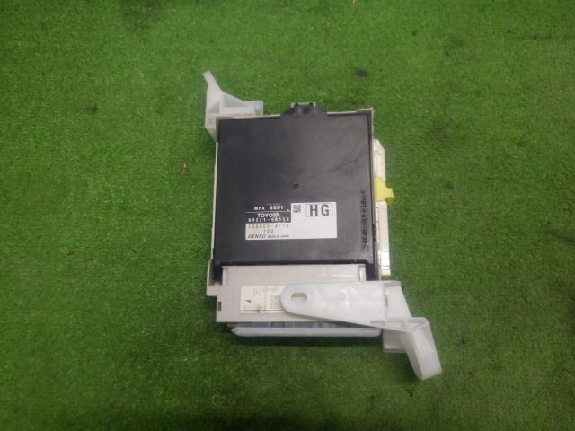 ★アルファード AGH30W X 前期★室内ヒューズボックス 89221-58110