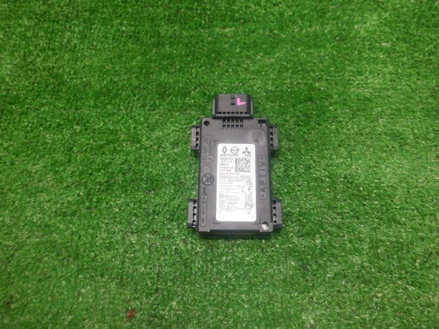 ★ルノー ルーテシア 5AA-BJAH4MH E-TECHフルハイブリッド★左ブラインドスポットモニターセンサー 284E76422R