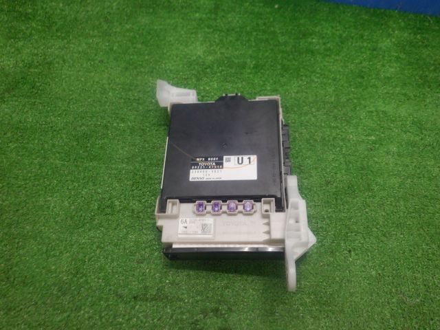 ★プリウス PHV ZVW52 S★室内ヒューズボックス 89221-47510