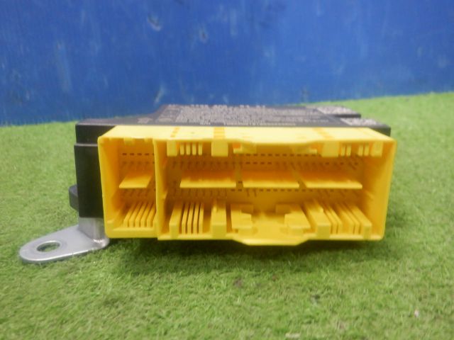 ★ベンツ Cクラス S205 LDA-205204 C220d ローレウスエディション 前期 ★エアバッグコンピューター A 205 900 94 27