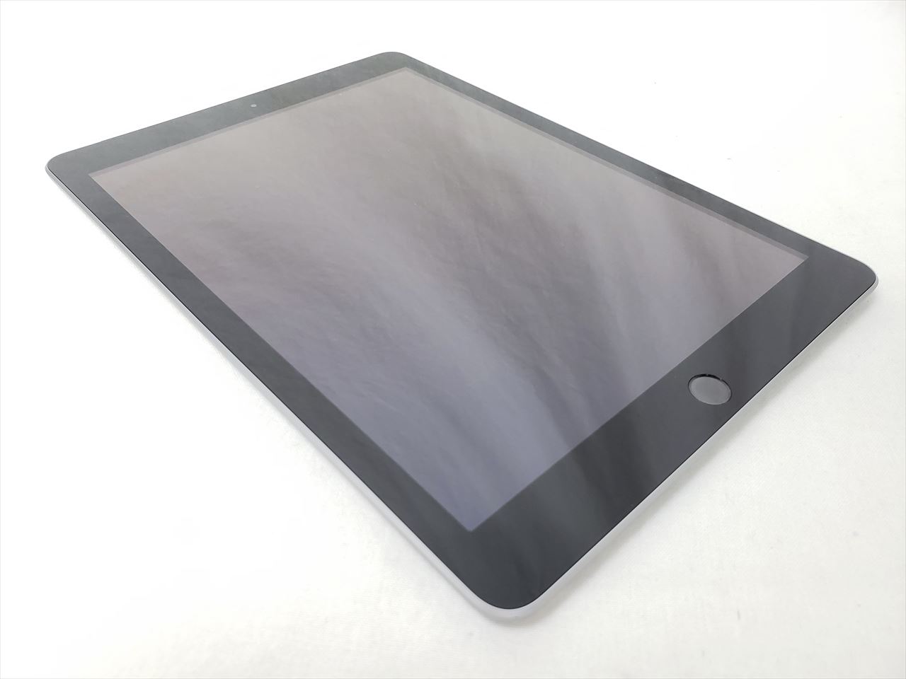 (中古) iPad(第5世代/2017) Cellular 32GB スペースグレイ /MP1J2J/A 、au