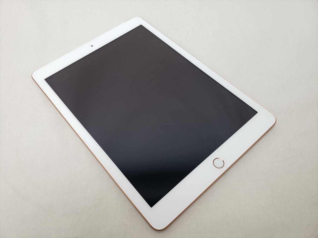 (中古) iPad（第6世代/2018） Cellular 32GB ゴールド /MRM02J/A 、docomo