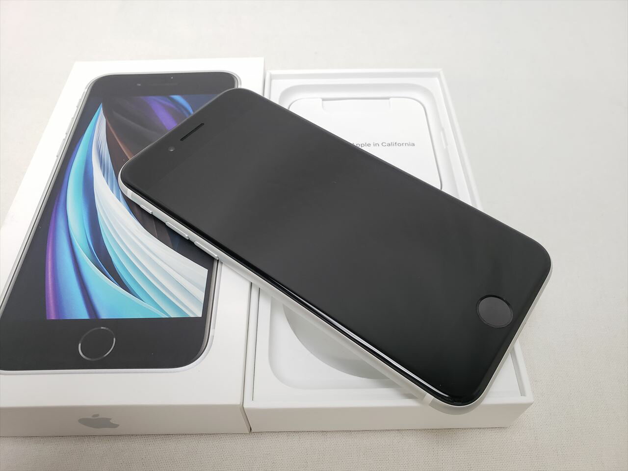 (中古) iPhoneSE （第2世代） 64GB ホワイト /MX9T2J/A 【SIMロック解除品】、au