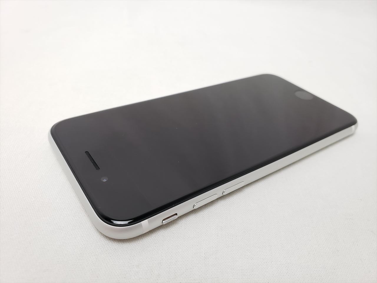 (中古) iPhoneSE （第2世代） 128GB ホワイト /MXD12J/A 【SIMロック解除品】、docomo