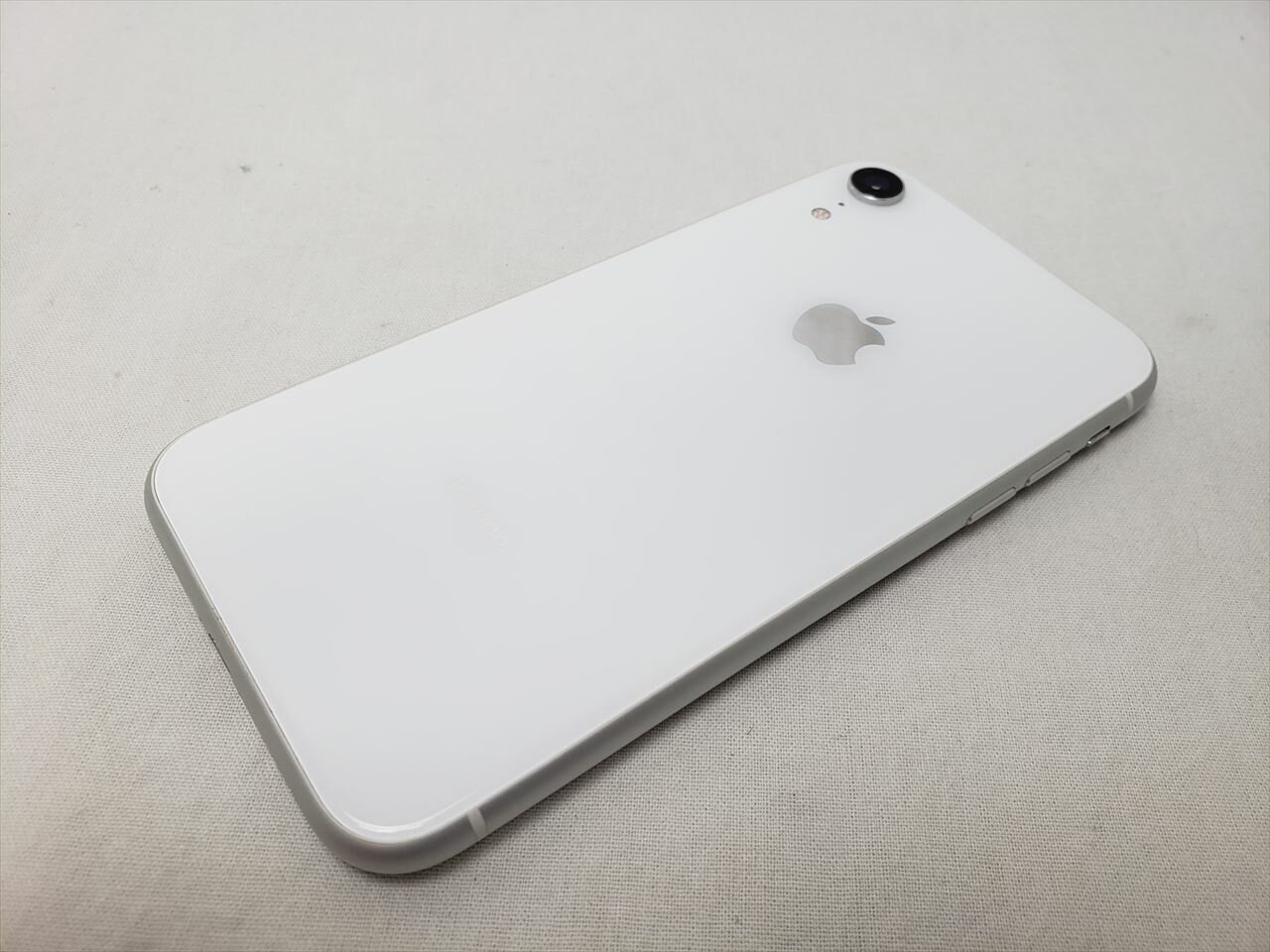 (中古) iPhoneXR 64GB ホワイト /MT032J/A 【SIMロック解除品】、docomo