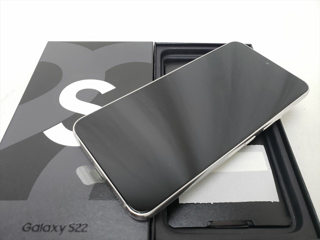 (中古) Galaxy S22 ファントムホワイト /SCG13 【 SIMFREE】、UQ