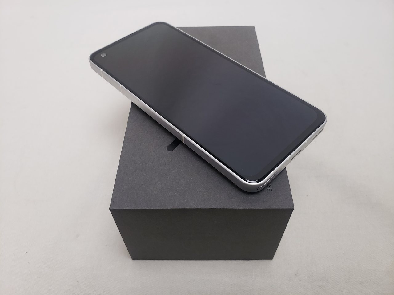 (中古) Zenfone9 8GB/256GB ムーンライトホワイト/ZF9-WH8S256 【 国内版SIMフリー 】、SIMフリー - Image 2