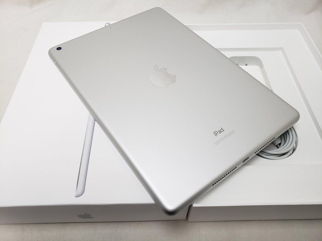 (中古) iPad（第8世代/2020） Wi-Fi 32GB シルバー /MYLA2J/A(2.0)