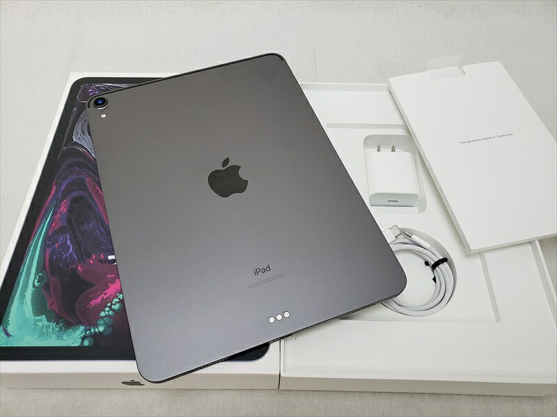 11インチLiquid Retinaディスプレイ(2388x1668)IPS、512Bフラッシュメモリー、CPU：Apple A12X Bionic + M12コプロ、12Mピクセルカメラ（イン7Mピクセル）、無線LAN（IEEE802.11 a/b/g/n/ac）、Bluetooth5.0対応、重量468gBランク(液晶周囲変色ぎみ、フレーム小キズあり)、箱/付属品あり(USBケーブル変色あり)、iOS 26.6