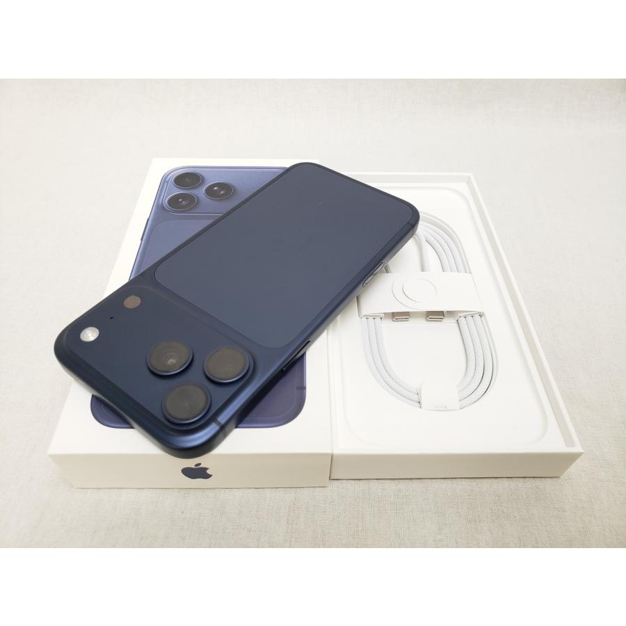 6.9インチ(2868x1320)、CPU：Apple A19 Pro、メイン4800万+4800万画素/サブ1800万画素、Bluetooth6/GPS/FaceID/NFC/Felica/ApplePay/Apple Intelligence/MagSafeワイヤレス充電/Qi2ワイヤレス充電/防水/防塵、FDD-5G(n1/n2/n3/n5/n7/n8/n12/n14/n20/n25/n26/n28/n29/n30/n66/n70/n71/n75)/TDD-5G(n38/n40/n41/n48/n53/n77/n78/n79)/FDD-LTE(1/2/3/4/5/7/8/11/12/13/14/17/18/19/20/21/25/26/28/29/30/32/66/71)/TDD-LTE(34/38/39/40/41/42/48/53)/3G(850/900/1700/1900/2100)/GSM(850/900/1800/1900)、質量 177gAランク(美品、バッテリー 95％)、箱/付属品あり、iOS 26.6.1、/eSIM