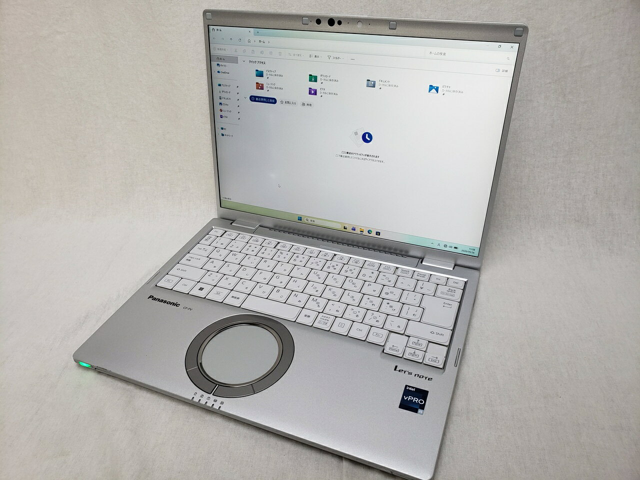 ■Windows 11 Pro■液晶：14.0インチQHD（2160x1440）■CPU：Core i5 1245U /1.6GHz■メモリ：LPDDR4x-4266 16GB■SSD：256GB NVMe■GLAN、無線LAN（Wi-Fi6E IEEE802.11a/b/g/n/ac/ax）、Bluetooth5.3■Webカメラ、HDMI、VGA、USB3.0、USB3.1 Type-C（Thunderbolt4）■サイズ：W308.6xH18.2xD235.3mm、約1.099kg ■2023/06発売モデル状態：B（天板に軽い凹み、外装所々小キズ、液晶左にホワイトスポットあり、キーてかりぎみ）、箱なし付属品：ACアダプター
