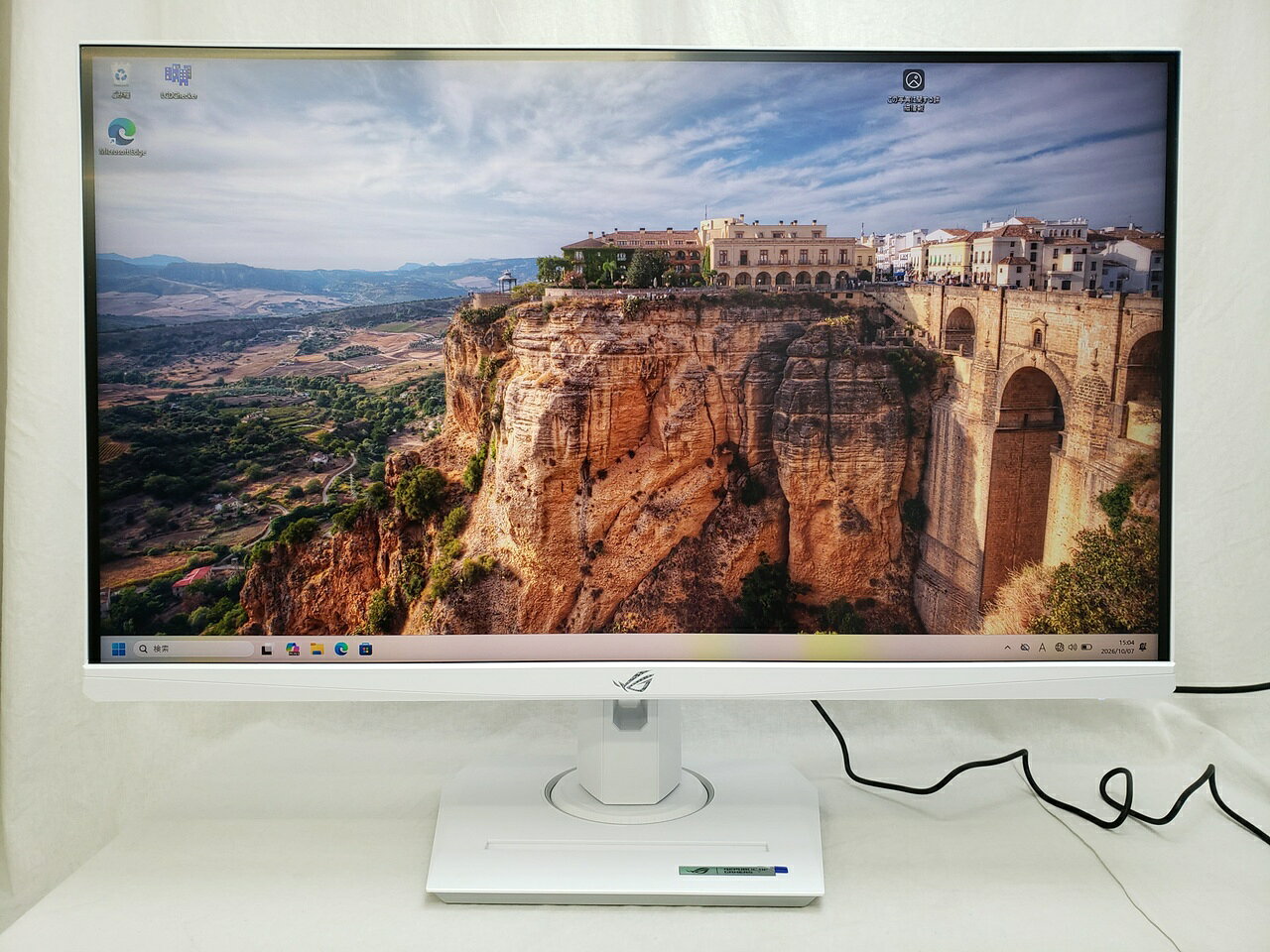 27インチワイド、160Hz対応ゲーミングモニター、4K UHD (3840x2160)、Fast IPSノングレア、コントラスト比　1000：1（最大1億：1）、輝度：350cd/m2、視野角：(左右/上下)：178/178、画素ピッチ 0.155mm、応答速度：1ms(GtoG)、入力端子：HDMI2.1/DisplayPort1.4/USB-C、G-Sync/FreeSync Premium/Adaptive-Sync/フリッカーフリー/ブルーライト軽減機能対応状態：A（美品）、箱/主要な付属品あり（AC/DisplayPortケーブル）