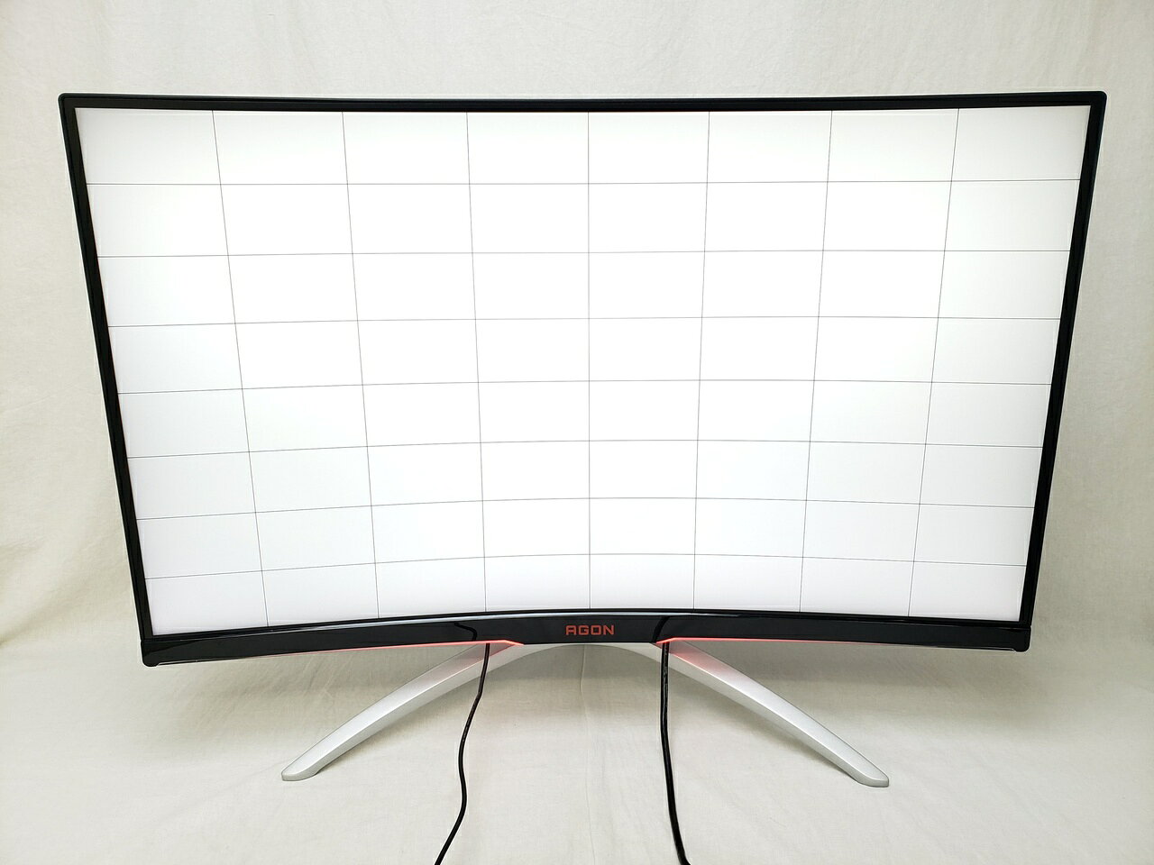 31.5インチ、曲面1800R、144Hz対応ゲーミングモニター、WQHD（2560x1440）、VAノングレア、コントラスト比　3000：1、輝度：400cd/m2、視野角：(左右/上下)：178/178、画素ピッチ 0.272mm、応答速度：4ms(GtoG)、5W + 5Wステレオスピーカー、HDCP：2.2対応、入力端子：HDMI2.0/HDMI1.4/DisplayPort x2/VGA/USB3.0 HUB、FreeSync2/DisplayHDR400/HDR10/フリッカーフリー/ブルーライト軽減対応状態：A（比較的美品）、箱/主要な付属品あり（ACアダプター/HDMI/DP/VGA/オーディオ各ケーブル）
