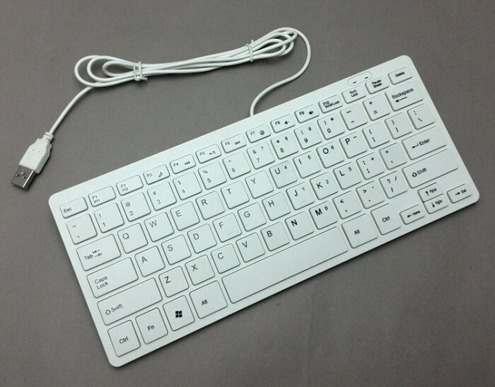 【送料無料】Windows対応 USB接続有線コンパクトスリムキーボード☆ ショートカットキー付き ホワイト
