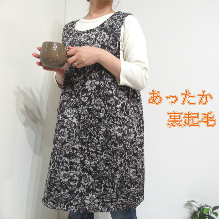 ペルルアンプー エプロン&婦人服のエプロン 裏起毛 暖かい 暖かいエプロン おしゃれ かぶるだけ チュニック ワンピース レディース 秋冬 冬用 花柄 防寒 保温 あったか チュニックエプロン H型 かわいい 保育士 介護士 お尻が隠れる ゆったり かぶり ルームウェア 厚手 ギフト プレゼント 紫 パープル｜アングル2