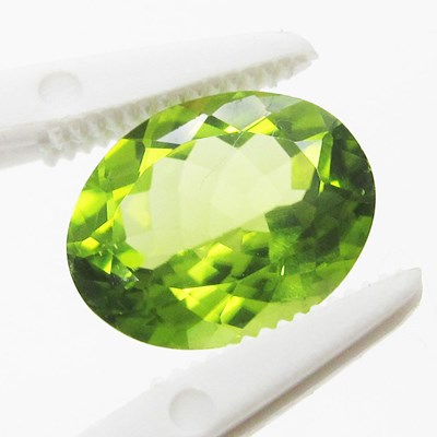 天然ペリドット 天然石 ペリドット カンラン石 宝石 ルース カラット 誕生石 8月【 並級 3.217 CT 11.0mm×8.9mm×4.9mm 加熱 オーバル ファセットカット ファセット ダイヤモンドカット 】