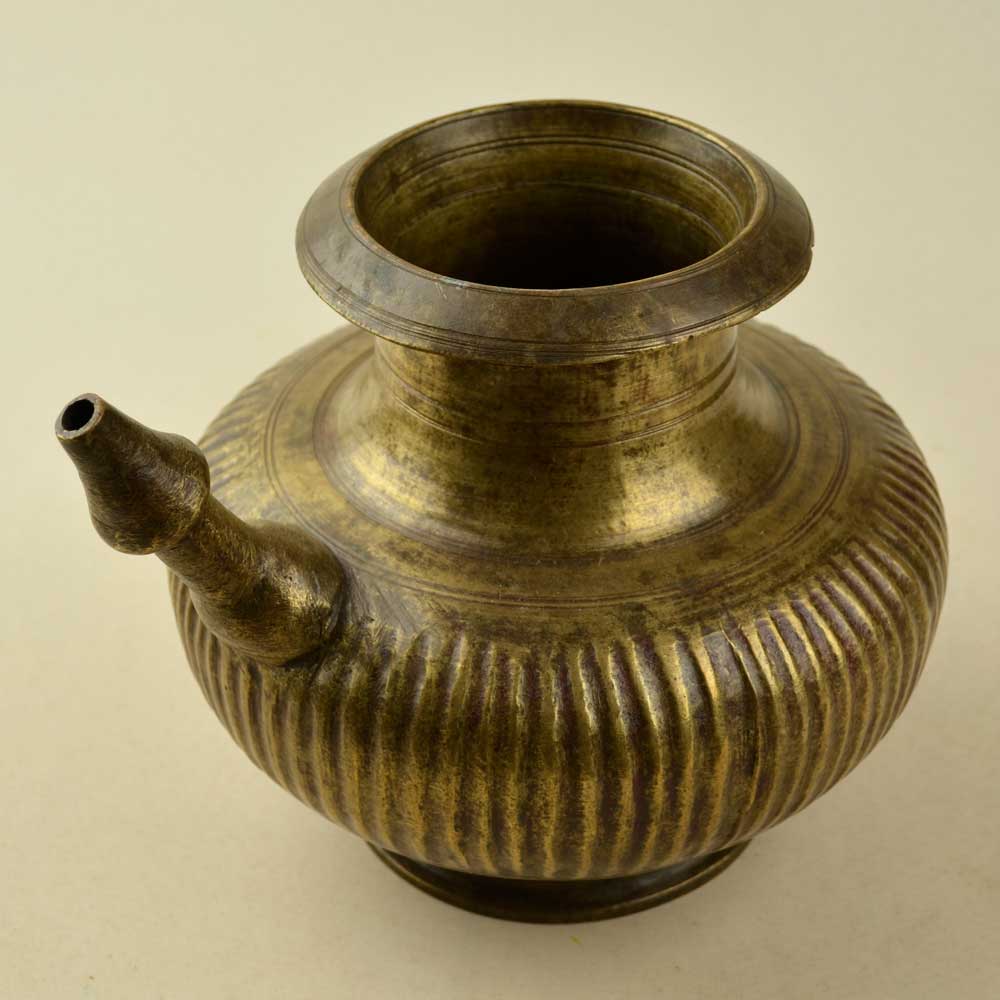 インド直輸入古物 真鍮の水差し 高さ19cm 直径21cm 重さ4.2kg アンティークブラスポット Brass Lota インテリア MGD-O-GOODS-022