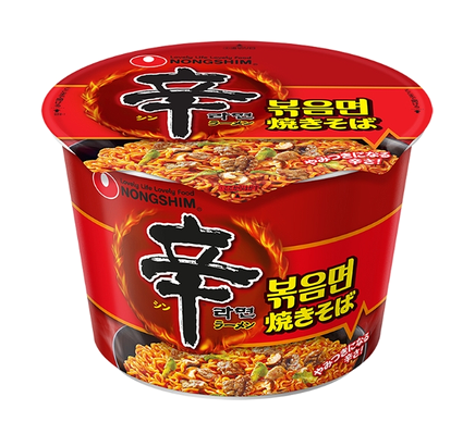 辛ラーメンのクセになる“うまからっ！”な味がそのまま焼きそばタイプに。麺は焼きそばに合うもちもちとした麺を採用。特製ソースとの相性も抜群です。 【原材料】 油揚げめん（小麦粉（国内製造）、植物油脂、食塩、植物性たん白、チキンエキス）、スープ（植物油脂、食塩、糖類、しょうゆ、発酵調味料、香味調味料、酵母エキス、牛脂、香辛料、チキンエキス、ポークエキス、デキストリン、でん粉、香味油、チキン調味料、粉末しょうゆ、たん白加水分解物、全卵粉）、かやく（揚げ玉、卵、ねぎ、魚肉練り製品）／加工でん粉、調味料（アミノ酸等）、酒精、香料、炭酸Ca、カラメル色素、リン酸Na、酸化防止剤（ビタミンE）、酸味料、カロチノイド色素、増粘剤（グァーガム）、甘味料（スクラロース、キシロース）、クチナシ色素、ビタミンB2、ビタミンB1、ベニコウジ色素、（一部に小麦・卵・乳成分・牛肉・ごま・大豆・鶏肉・豚肉・ゼラチンを含む） 【賞味期間】 メーカー製造日より6ヶ月 実際にお届けする商品の賞味期間は短くなりますのでご了承下さい。 【保存方法】 直射日光および高温多湿の場所を避けて保存 ご注意（必ずお読みください） この商品は発送用梱包をせずに、個装箱のまま発送されますので、パッケージの外側に発送ラベルが貼り付けられます。 本商品はご注文後、3から7営業日後（水・日・祝日を除く）の発送予定となっております。配達指定をご希望のお客様は余裕をもってご注文下さいませ。 写真はイメージとなります。 リニューアルに伴い、パッケージや内容量が変更となる場合もございますので予めご了承ください。辛ラーメンのクセになる“うまからっ！”な味がそのまま焼きそばタイプに。麺は焼きそばに合うもちもちとした麺を採用。特製ソースとの相性も抜群です。