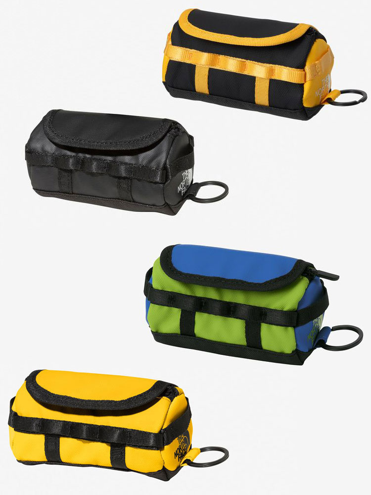 ネコポス可 タイプ 【キーワード】THE NORTH FACE ザノースフェイス BCダッフル XXS NN32102 Base Camp Duffel ミニポーチ キーケース キーポーチ キーホルダー キーリング 小物入れ コインケース デイジーチェーン バッグアクセサリー アウトドア キャンプ 登山 旅行 フェス メンズ レディース ユニセックス 現在開催中のキャンペーン一覧人気のBCダッフルをそのままミニサイズに。タフに使えるマルチポーチ THE NORTH FACEの定番「Base Camp Duffel（ベースキャンプダッフル）」シリーズをモチーフにした、ミニサイズのポーチ。 本体にはPUコーティングを施した高耐久素材を採用し、アウトドアブランドならではのタフな仕上がり。ベースキャンプダッフルのデザインを受け継いだサイドデイジーチェーンを備え、細部までこだわったデザインが魅力です。 収納部はシンプルな1気室仕様で、鍵やイヤホン、コイン、リップクリームなどの小物をすっきり収納可能。金属製キーリング付きなので、バッグやベルトループに取り付けたり、キーケースとして使用したりと幅広く活躍します。 普段使いはもちろん、アウトドアや旅行、フェスなどでも便利なアクセサリー。THE NORTH FACEらしい機能性とデザイン性を兼ね備えたアイテムです。 【POINT】 ・人気のBase Camp Duffelデザインを採用 ・PUコーティングを施した高耐久素材 ・シンプルで使いやすい1気室仕様 ・金属製キーリング付き ・サイドデイジーチェーンを搭載 ・鍵やイヤホン、小銭などの小物収納に便利 ・バッグやリュックに取り付けて持ち運び可能 ・アウトドアからタウンユースまで幅広く活躍 SPEC＆ATTENTION サイズ 5.5cm×10cm 130cm 素材 NORTHTECH Cloth Eco（ナイロン100％） 生産国 ベトナム