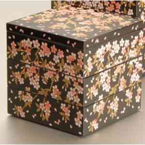 日本製　山中漆器　重箱　桜の柄を贅沢に散りばめた品格漂うデザ