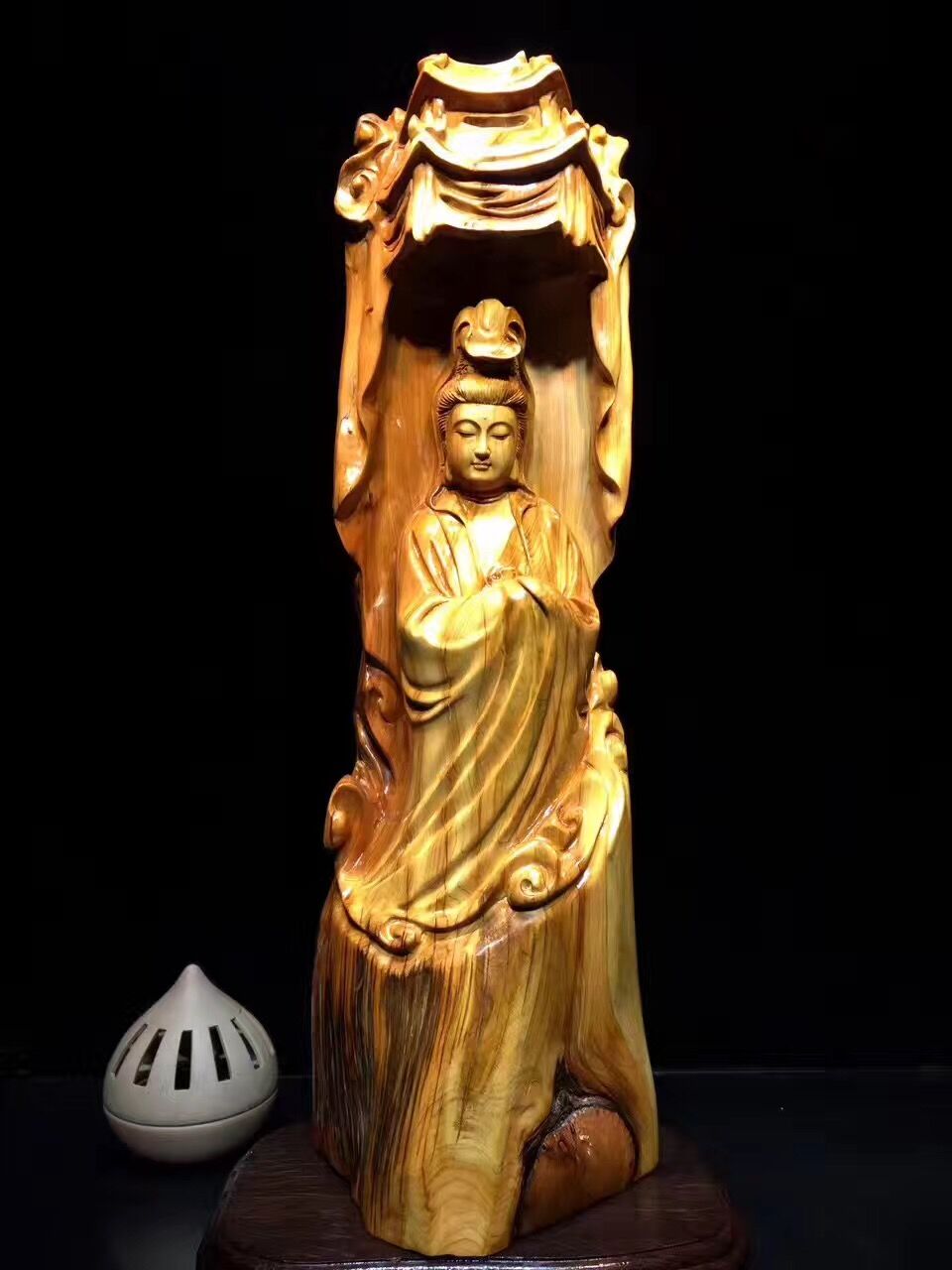 観音彫刻 崖柏（ヤーバイ） 観音様 銘木 ヤーバイ 崖柏 原木 置物 彫刻 香木 観音様彫刻 職人技彫刻 美..