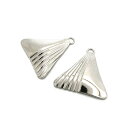 2ヶ入【 メタル波板三角チャーム Ni/シルバー 】【315】 アクセサリーパーツ/ペンダントトップ/ヘッド/金具/アクセサリー/装飾/金属/板/手作り/ハンド...