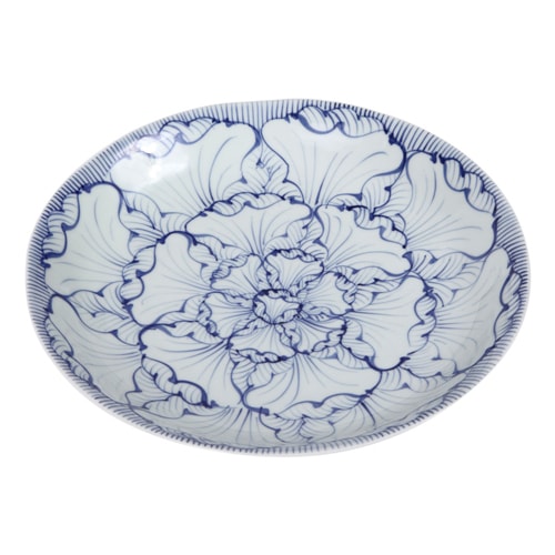 大皿 そうた窯 | 染付 花弁紋 8.5寸深皿 | 有田焼 磁器 プレート 煮物鉢 和食器 職人 手描き おしゃれ モダン ギフト 贈り物 内祝い 結婚祝い 新築祝い 国産 日本製 佐賀県