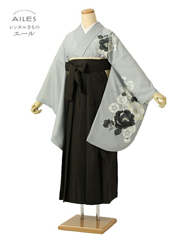 ●商品詳細適用サイズ　 Mサイズ身長153cm～158cm ●素材・表地：合成繊維・裏地：合成繊維●袴セット寸法　肩裄68cm/袖丈76cm/袴丈91cm※サイズ調整が必要な場合があります●セット内容・着物・袴・長襦袢・半幅帯・重衿・肌着・えり芯 ・草履・足袋・腰紐4本・コーリンベルト・伊達締め2本・前板※足袋はプレゼントです。（当店にてブーツを追加でレンタルの場合、足袋は付属しません） ※着付けに必要なタオル、髪飾りはご準備ください。 ※着物と袴以外の半幅帯や小物などはお選び頂いた着物に合わせて当店スタッフがコーディネートさせていただきます。※袴が短くなる場合は、お手持ちのブーツまたは当店のブーツ（追加オプション：サイズ22.5cm〜25cm以内）をご使用ください。 〔ブーツはショートブーツではなく、ふくらはぎまでのものをご使用ください。〕●レンタル期間レンタル期間は商品がお手元に届いた日 （ご利用日の2日前）から3泊4日です。ご利用の翌日までにご返送下さい。●返却方法送料は往復無料です。※北海道・沖縄・離島一部地域を除く同封したヤマト運輸の着払い伝票でお送りください。※ヤマト運輸以外での返却の場合 送料はお客様の方でご負担下さい。※クリーニングなどの後始末は一切不要です。※注意：モニターの発色の具合によって実際のものと色が異なる場合があります。&nbsp; ※カレンダーの表示に少しお時間がかかります。表示までしばらくお待ちください。 ×印のところは既にご予約済みとなっております。 カレンダーの予約状況が反映されるまで時間がかかることがありますので、 予約確定ではございません。楽天からのメール後のショップからのメールにて確定とさせていただきます。大学生 専門学校生 卒業 【レンタル】 卒業レンタル袴 女袴レンタル AG0587 グレー 黒 椿 女袴 袴 レンタル 女 新品足袋プレゼント 【往復送料無料】 卒業式にご利用ください。 写真（左）全身 ※商品の色については、画面を表示するモニターによって実際と多少異なる場合がございます。 1070-00613 商品詳細 ●素材 ・表地：合成繊維 ・裏地：合成繊維 Mサイズ 身長： 153cm～158cm位