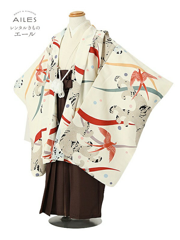 ●商品詳細適用サイズ5歳の標準サイズ（身長110cm〜120cm） ●素材・表地：合成繊維・裏地：合成繊維●袴セット寸法　肩裄51cm/羽織丈65cm/袴紐下丈61cm寸法見本はこちらをご覧ください。※サイズ調整が必要な場合があります●セット内容・着物・袖なし長襦袢・羽織・ 簡易袴（角帯セットマジックテープ）・足袋・草履・扇子・懐剣・羽織紐・お守り・サスペンダー※着付けに必要なタオルはご準備ください。 ※着物と袴以外の角帯や小物などはお選び頂いた袴に合わせて当店スタッフがコーディネートさせていただきます。●レンタル期間レンタル期間は商品がお手元に届いた日 （ご利用日の2日前）から3泊4日です。ご利用の翌日までにご返送下さい。●返却方法送料は往復無料です。※北海道・沖縄・離島一部地域を除く同封したヤマト運輸の着払い伝票でお送りください。※ヤマト運輸以外での返却の場合 送料はお客様の方でご負担下さい。※クリーニングなどの後始末は一切不要です。※注意：モニターの発色の具合によって実際のものと色が異なる場合があります。※簡単なサイズ調整（腰紐にて）が必要な場合があります。袴は結ぶタイプです。 ※箱タイプでの配送となります。&nbsp;七五三 着物【レンタル】かんたん七五三 5歳 袴レンタル AO5304 ベージュ 鳥　水玉 男児 七五三袴 羽織袴 袴セット 貸衣装 和装 お正月 お祝い 卒園式 きもの 5歳 七五三 着物 5才男の子 人気柄 子供 着物 753 かっこいい 人気 新品足袋プレゼント 往復送料無料 七五三などにご利用ください。 写真（左）全身（上）前アップ ※商品の色については、画面を表示するモニターによって実際と多少異なる場合がございます。 1012-01389 商品詳細 ●素材 ・表地：合成繊維 ・裏地：合成繊維 　　寸法の見方はこちらを参照して下さい。 ●標準サイズ 身長： 110cm〜120cm位