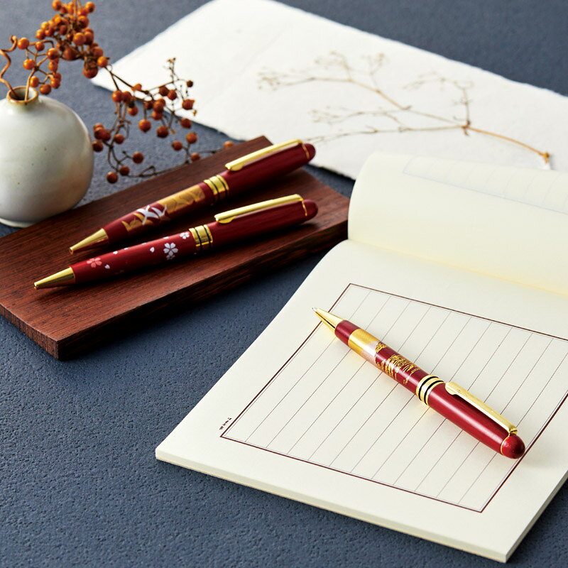 ギフト 木製 漆芸ボールペン 手元 伝統芸術 贅沢 立体的 蒔絵 一品 心地 抜群 ボールペン フィット 実用的 便利 生活必需品 人気 定番 家庭用 お返し 内祝い 贈答 ギフト 安心 消耗品 高級 高級感 上品 上質 おすすめ rikuc-gift-10005032 メモリアルギフト RikuC サンプル画像3