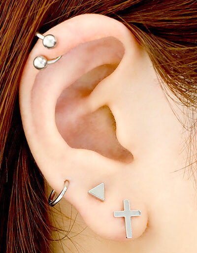 ボディピアス 軟骨ピアスの最新耳コーディネート