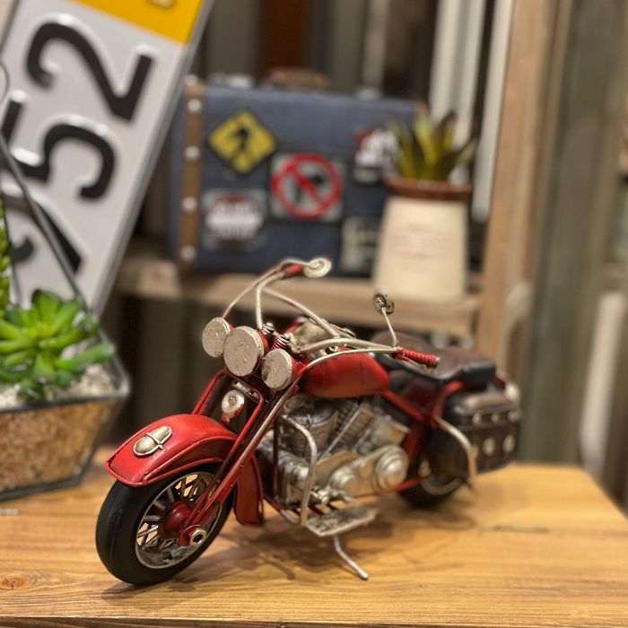 商品説明 レトロなバイクのオブジェ。 懐かしのブリキ製のおもちゃです。 サイズ W27.5×H14.5×D11cm 素材 ブリキ ご注意 ・お使いのデバイス機器により、写真の色合い等のイメージが異なって見える場合がございます。 ・商品代金合...