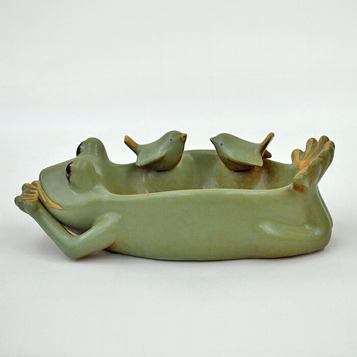 蛙の平皿 小鳥のおしゃべり 水飲み 小 M18107 高さ7cm かえる アマガエル インテリア おしゃれ かわいい プレゼント ギフト ガーデニング 梅雨 [2]