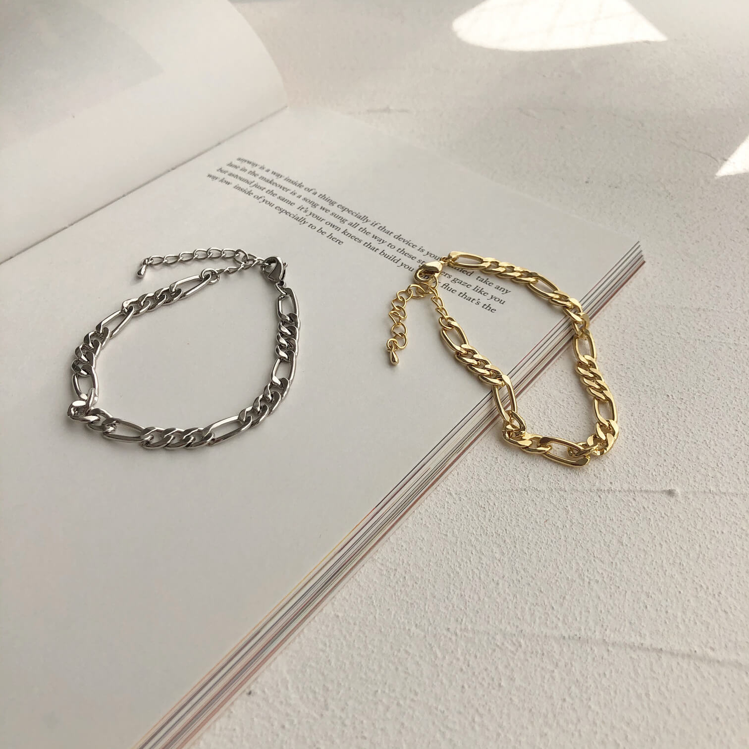 【12/4 20:00~全品50%OFFクーポンあり】ブレスレット フィガロチェーン 長さ調整 細め チェーンブレスレット レディース シンプル ペア シンプル...