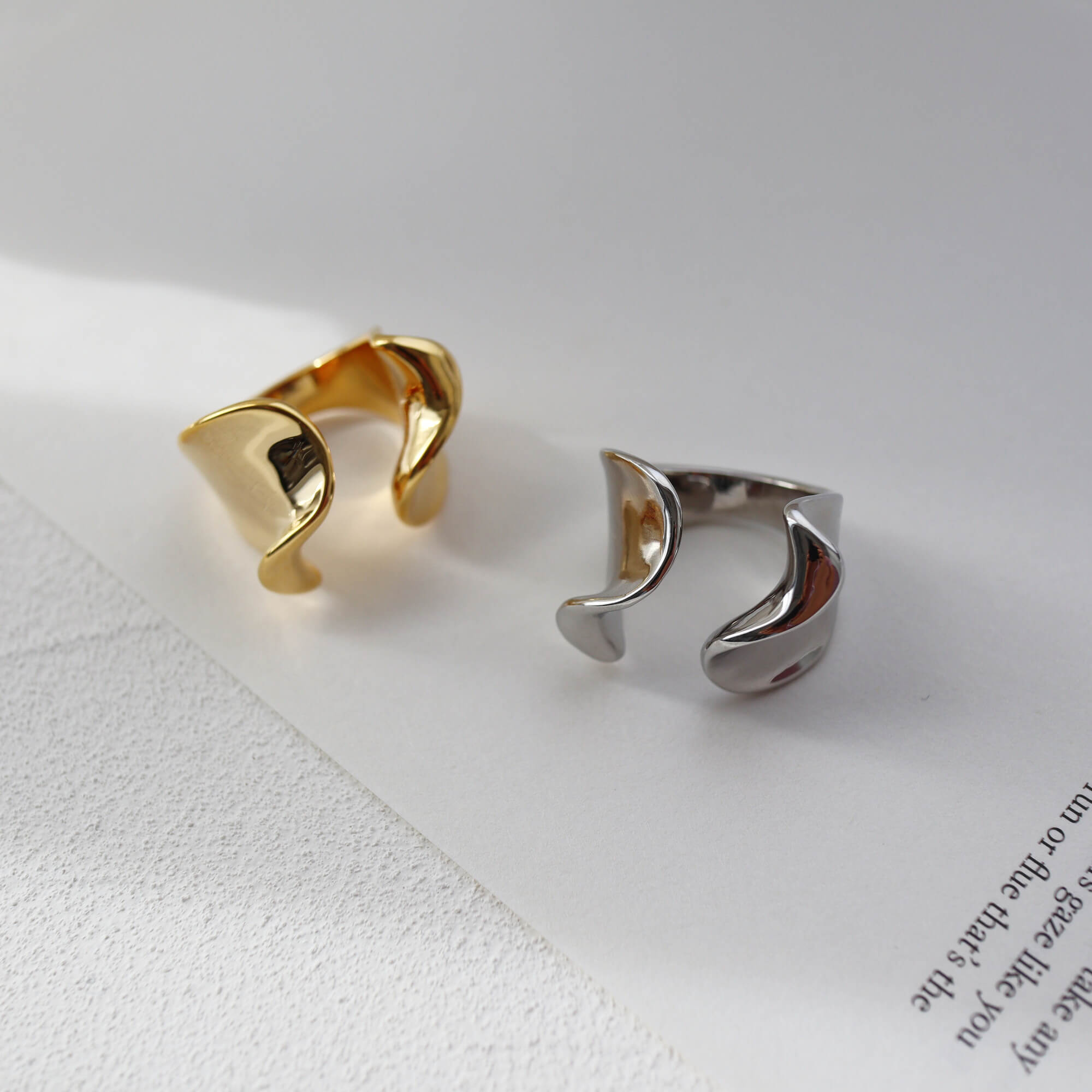 【12/4 20:00~全品50%OFFクーポンあり】リング 指輪 12号 フリル オープンリング 大ぶり 個性的 ボリューム感 うねうねリング ニュアンス 真...