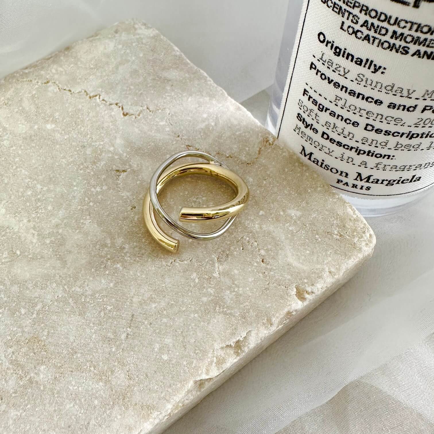 リング 指輪 13号 ミックスカラー 立体的 個性的 デザインリング 真鍮 マルチカラー 合金 オフィス アクセサリー ニュアンス 大人かわいい デイリー 上品 きれいめ 韓国アクセサリー プレゼント ギフト