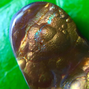 新入荷‼ 青色のバブル状の游色が波打つように流れ込んでいるファイヤーアゲートルース 4.6ct【お任せ送料無料】