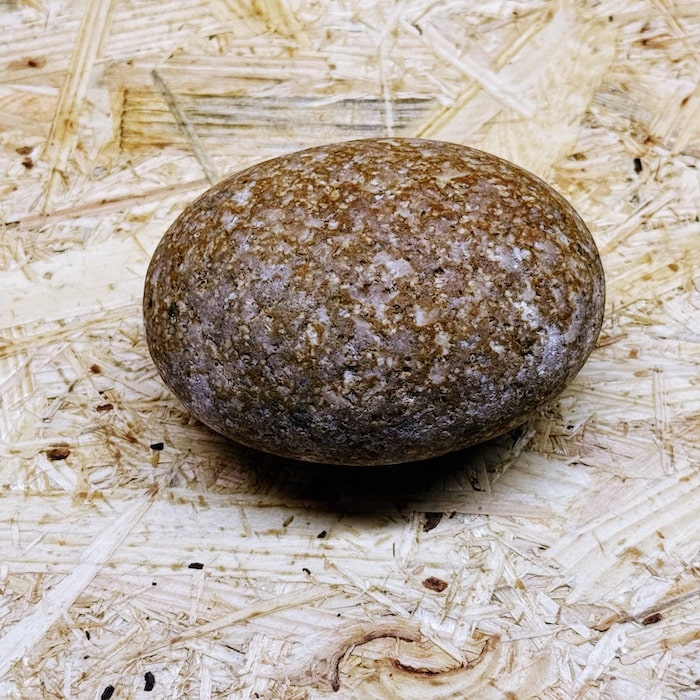 一点物、高品質、店長厳選『美しい虎柄の姫川薬石』握り石に観賞用に 655g...