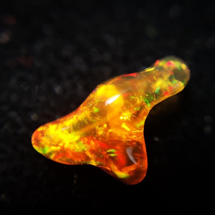 最新入荷!!ユニークな形のファイヤーオパール ルース 1.8ct Mexico産 送...