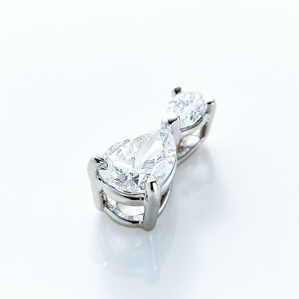 【感謝還元!25%OFFクーポン有】極上の煌めきカナディアンダイヤモンドDカラー ペアシェイプカット ペンダントヘッド 0.50ctUP [PT950] [品番:GH661860-d/型番:GH0473] セール 超特価