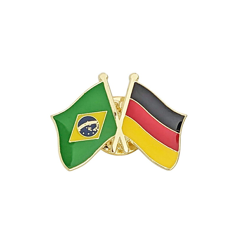 ブラジル×ドイツ フラッグピンバッジ【国旗ピンバッジ】 ミニサイズで多様途に使える国旗ピンバッジ！ブラジル×ドイツのアイテムです。バッグ、帽子などに付けてお楽しみいただけます。 サイズ　：1.7×2.3cm カテゴリ：ブラジルグッズ