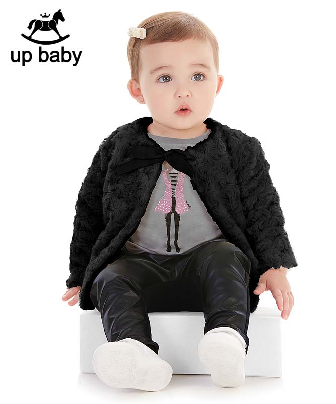 【UP BABY】女の子ふわふわ長袖ボレロ【ファー・パーティー】ブラック &nbsp; おでかけやパーティーシーンに可愛い！あったかおしゃれボレロ ブランド：up baby（アップベビー） カラー　：ブラック サイズ　：1（1歳〜2歳　80cm） 　　　　　2（2歳〜3歳　90cm） 　　　　　3（3歳〜4歳　100cm） 素材　　：ポリエステル100%　裏地：コットン100% カテゴリ：キッズ・ベビー ＞ 女の子 ＞ トップス