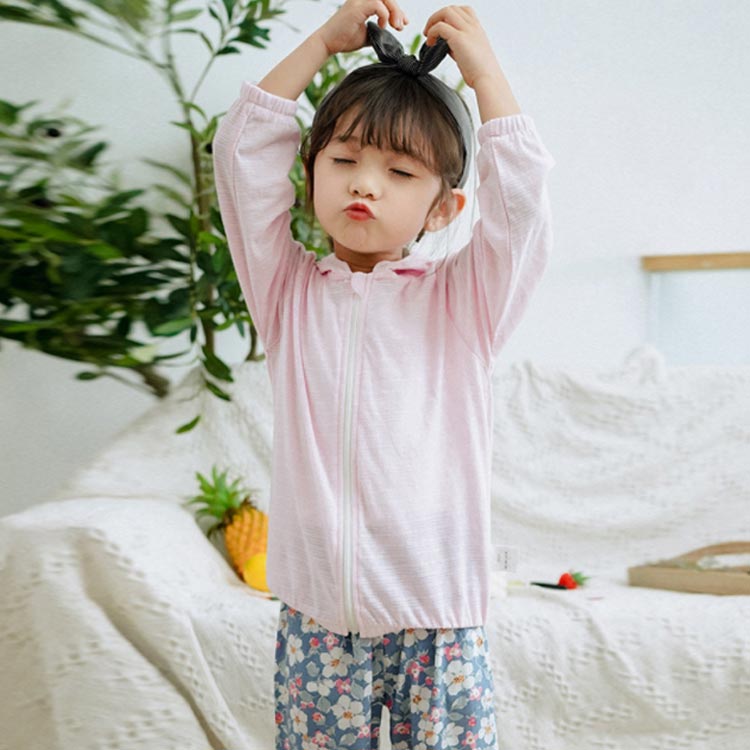 送料無料 スピード対応 全国送料無料 ラッシュガード Uvカットパーカー Uvパーカー 日焼け 紫外線 Uv対策防止 冷房対策 虫除け 普段着 旅行 通園 通学 公園 キャンプ プール 海水浴 海 90 100 110 1 130 140 薄手 かわいい 女の子 男の子 150 花粉