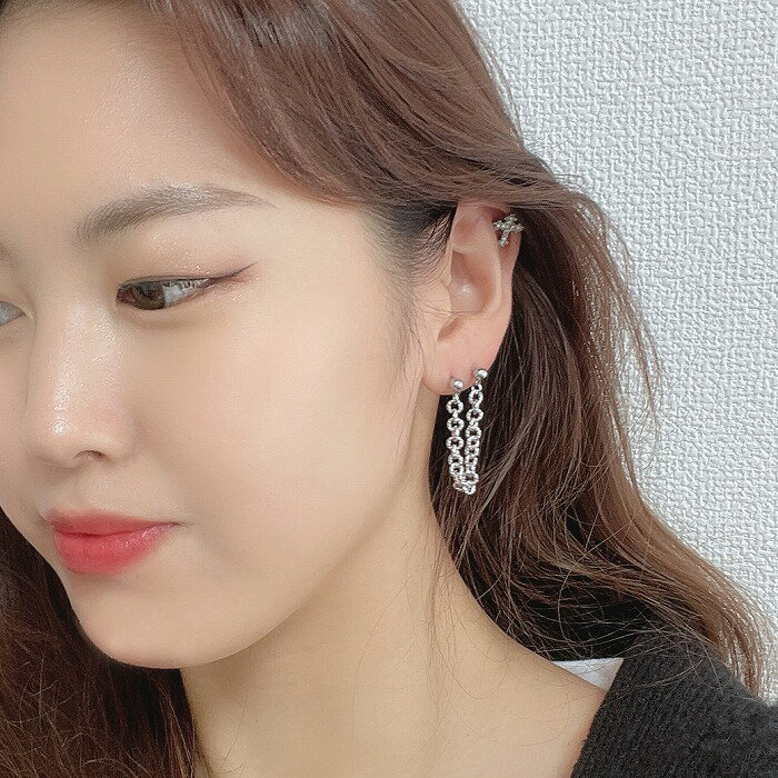 ボディピアス 軟骨ピアス ヘリックス ［16G 14G ］コーディネート のアクセントに！GOTHIC クロス ストレート 1098